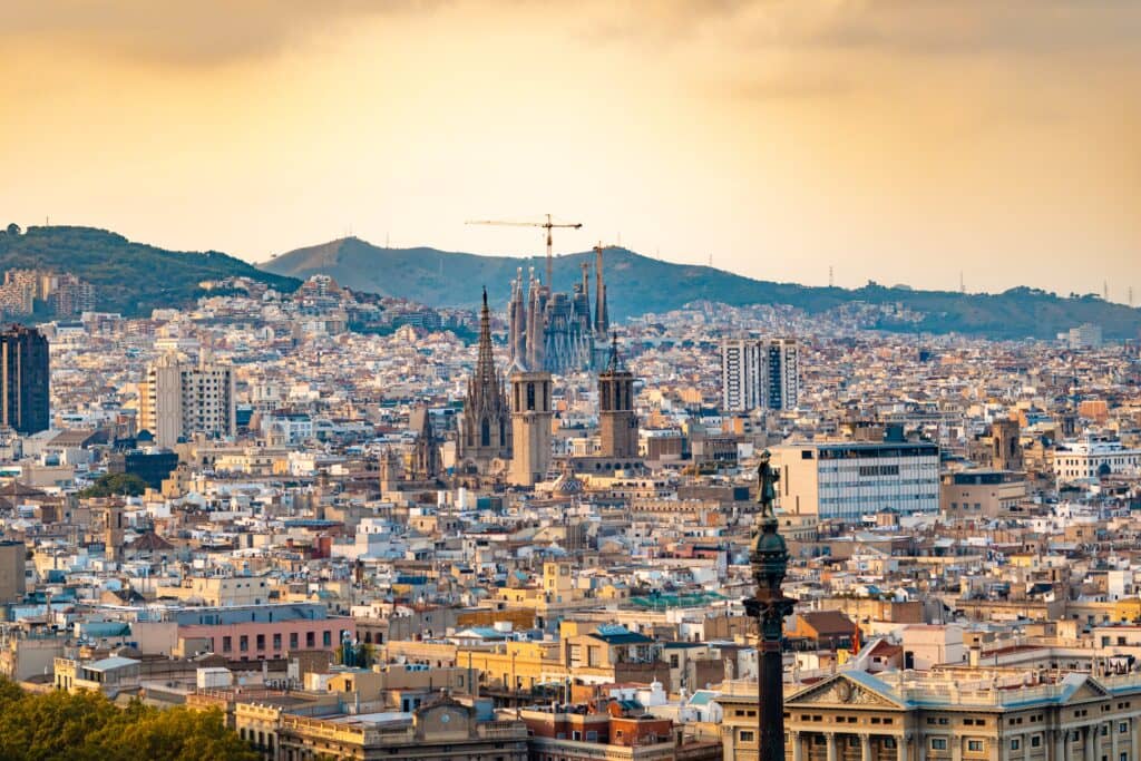 Things to do in Barcelona. Barcelona skyline.