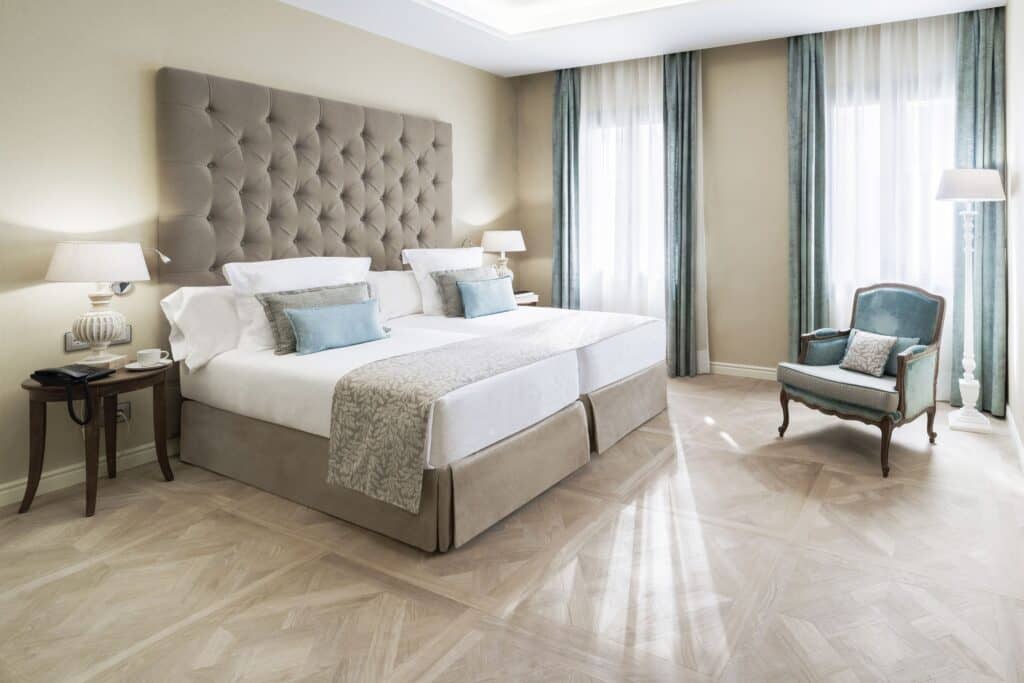 Hotel Colón bedroom 